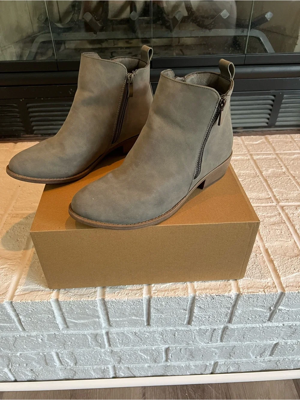 Jeossy Milan Grey Ankle Boots – Women's Size 9, Low Heel Ankle Booties -with box